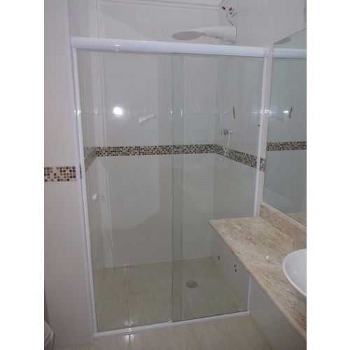 Box de vidro temperado instalado em banheiro